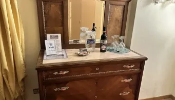 camera petrarca mobile antico